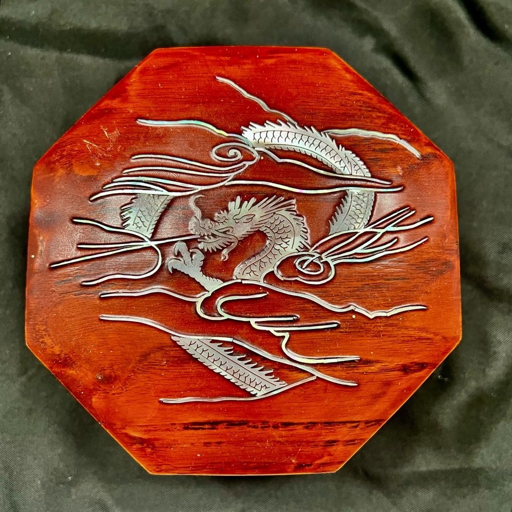Mother Of Pearl Inlay Dragon Lacquered Octagon Wood Trinket Box 5.5”‎ - Vintage